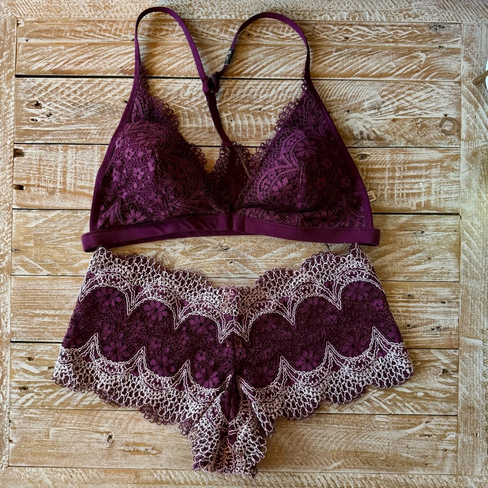 💟 Victoria’s Secret Large Bra & Medium Panty Set💟 NWT medium - Picture 1 of 11